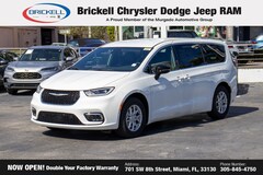 2026 Chrysler Pacifica Select Passenger Van