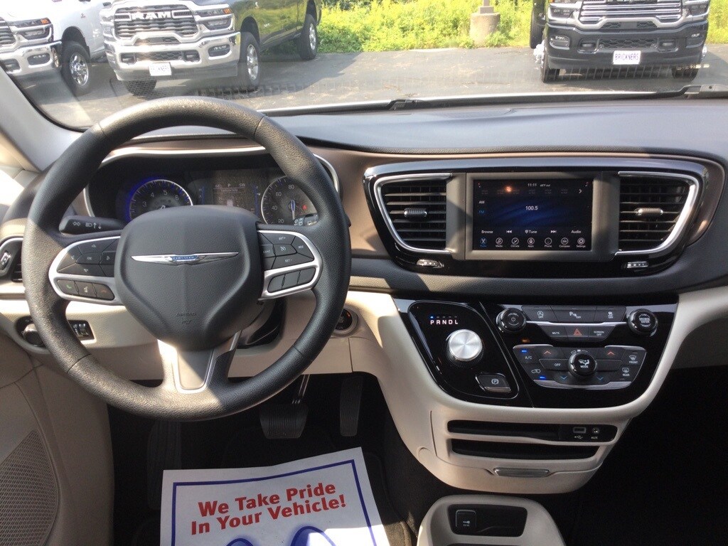2020 Chrysler Voyager L photo 3