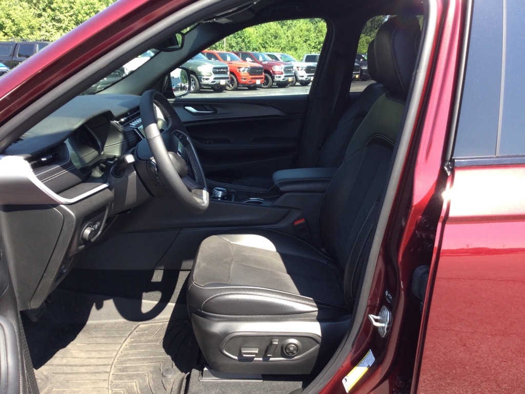 Used 2024 Jeep Grand Cherokee Altitude with VIN 1C4RJHAG8RC233795 for sale in Merrill, WI