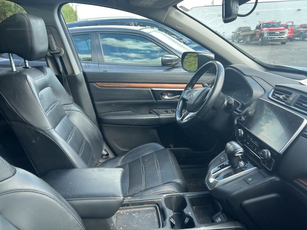 2018 Honda CR-V Touring photo 2