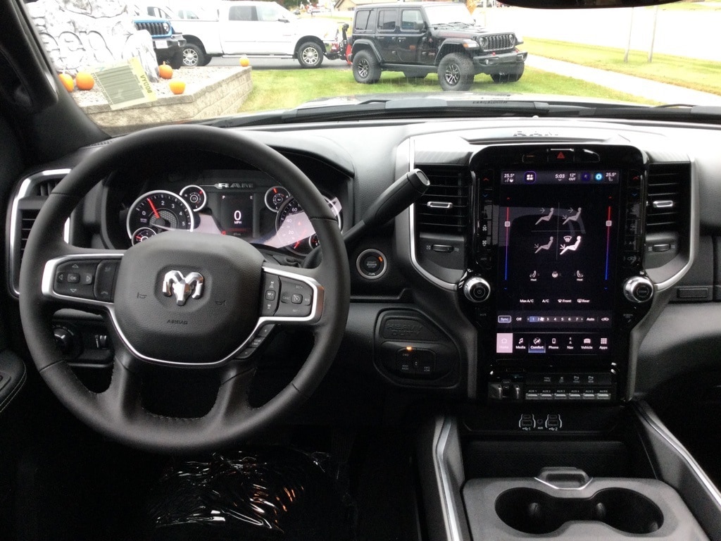 New 2026 Ram 2500 BIG HORN CREW CAB 4X4 6'4 BOX Pickup