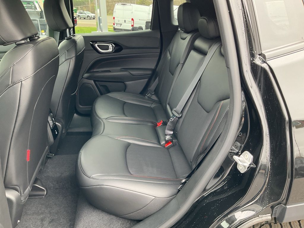 2026 Jeep Compass Trailhawk - Photo 18