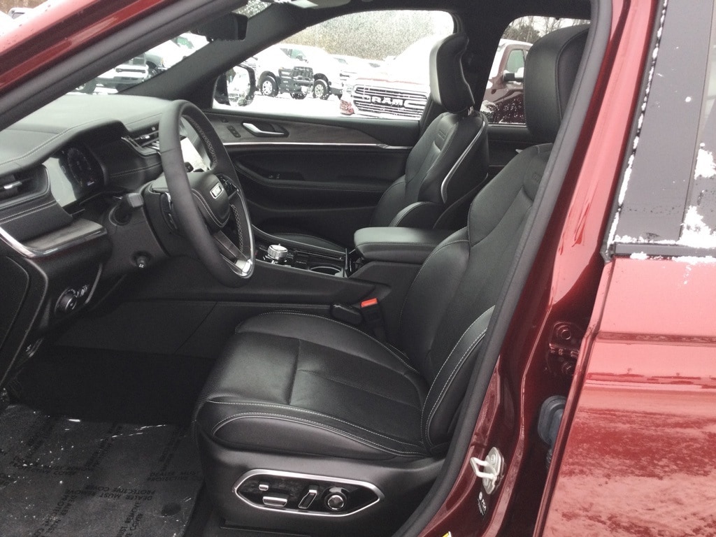 Used 2024 Jeep Grand Cherokee L Overland SUV