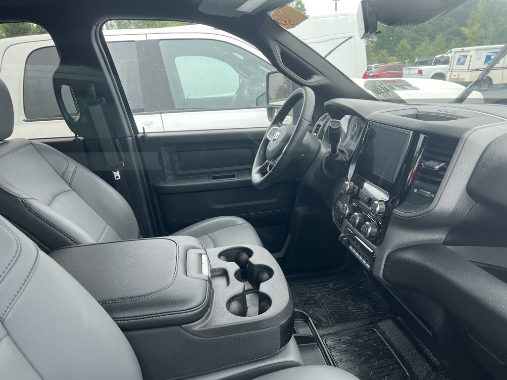 2025 Ram 3500 Tradesman photo 2