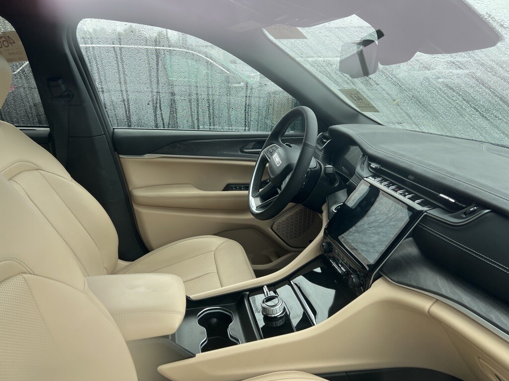 2024 Jeep Grand Cherokee Limited photo 2