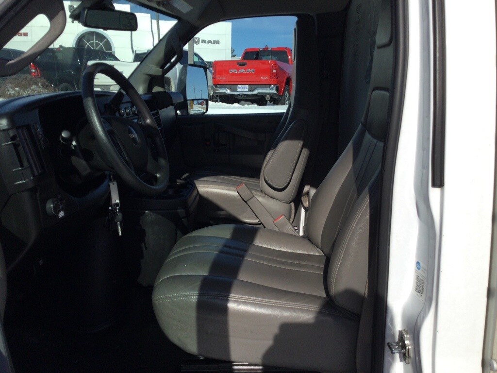 2021 Gmc Savana 3500 photo 2