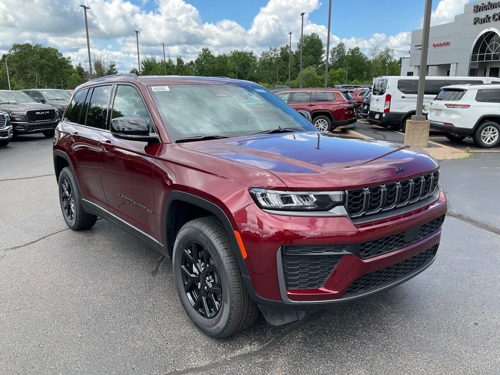 New 2026 Jeep Grand Cherokee LAREDO ALTITUDE 4X4 Sport Utility