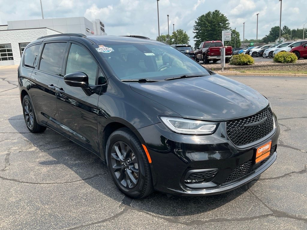 Used 2024 Chrysler Pacifica Touring L Minivan/Van