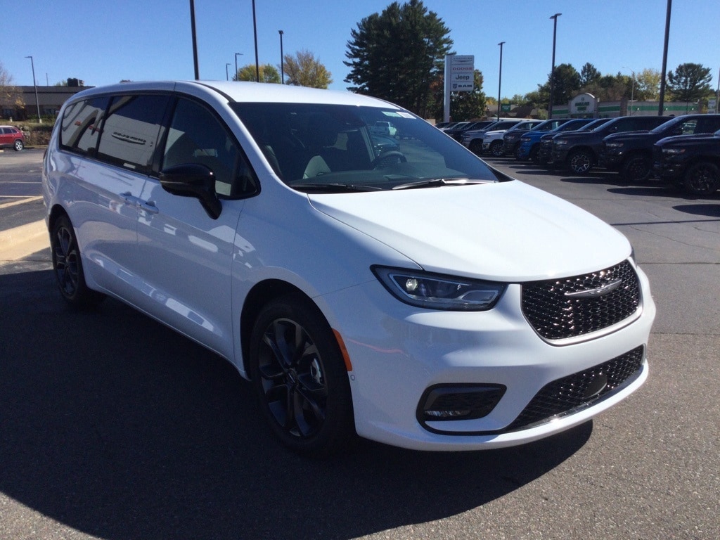 New 2026 Chrysler Pacifica SELECT Passenger Van