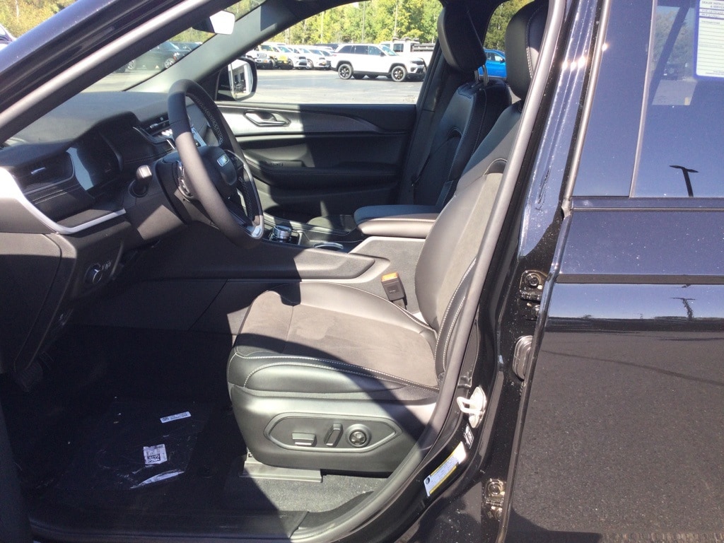 New 2025 Jeep Grand Cherokee L ALTITUDE X 4X4 Sport Utility