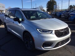 2026 Chrysler Pacifica SELECT Passenger Van