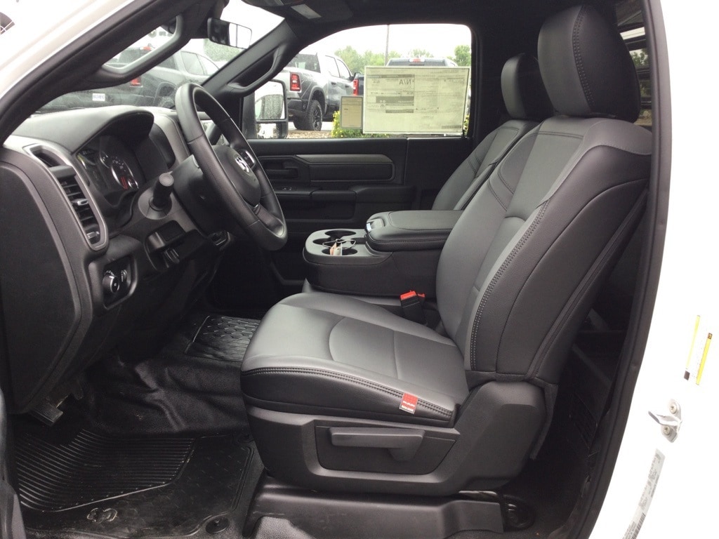 New 2025 Ram 3500 Chassis Cab 3500 TRADESMAN CHASSIS REGULAR CAB 4X4 84' CA Pickup
