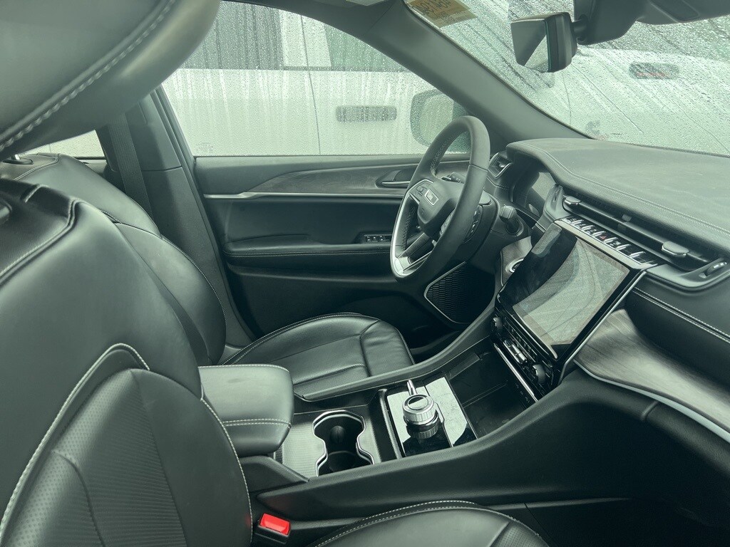 2024 Jeep Grand Cherokee Limited photo 2