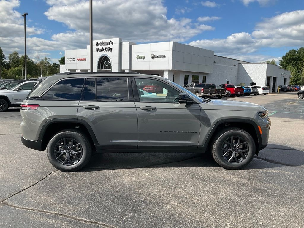 New 2027 Jeep Grand Cherokee Laredo Altitude Sport Utility