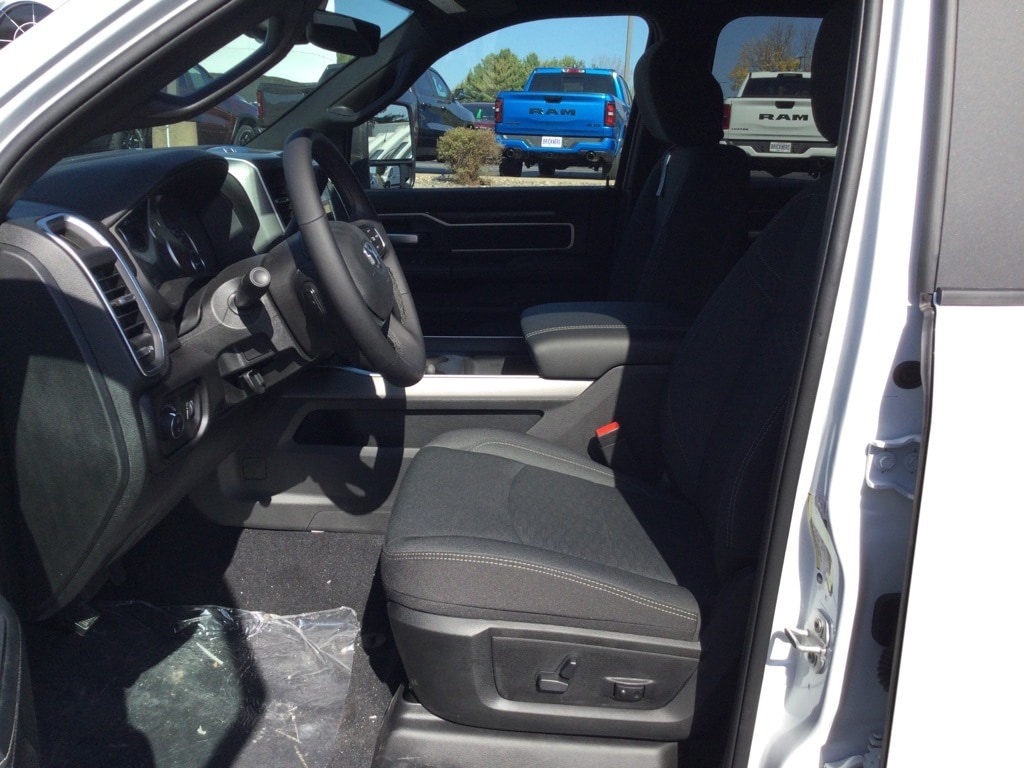 New 2026 Ram 3500 BIG HORN CREW CAB 4X4 8' BOX Pickup