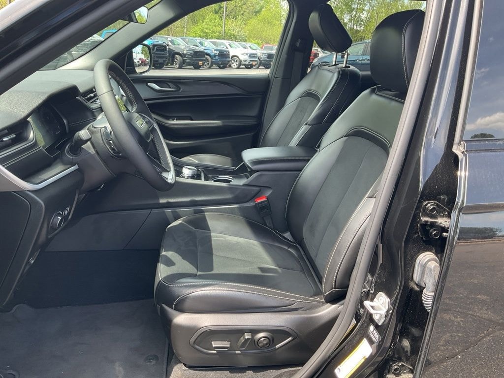 Used 2025 Jeep Grand Cherokee L Altitude SUV