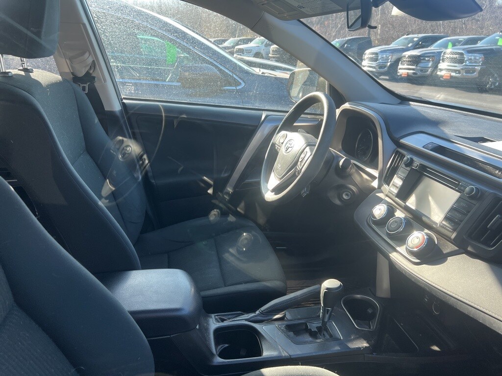 2017 Toyota RAV4 LE photo 2
