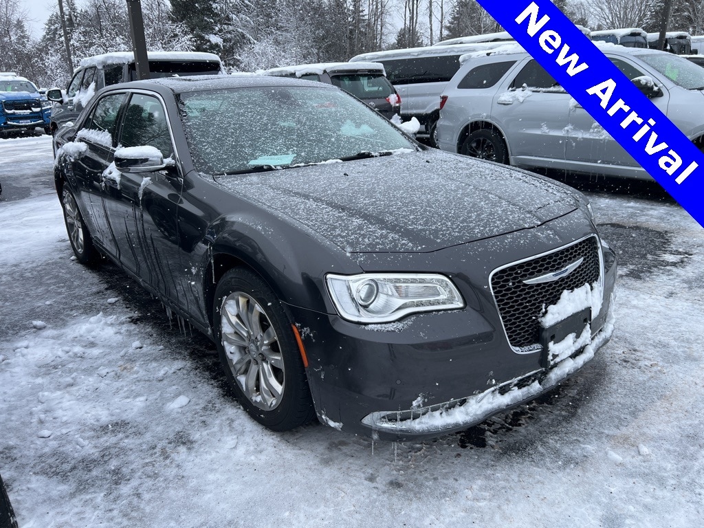 2018 Chrysler 300 Limited's photo