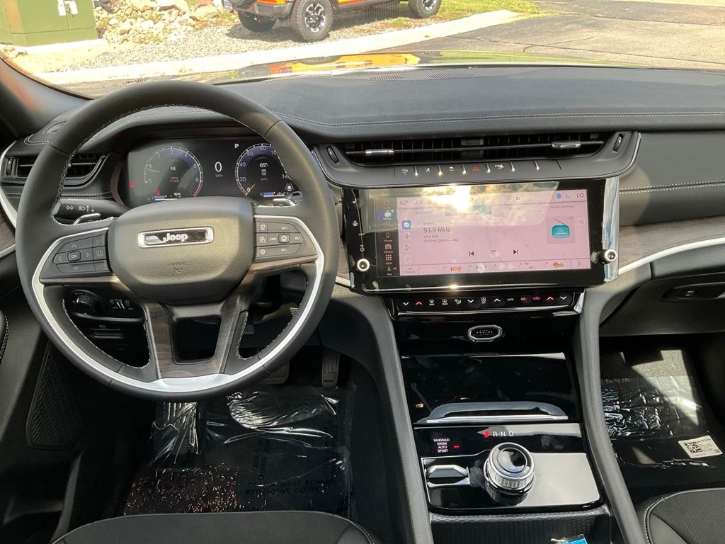 New 2027 Jeep Grand Cherokee Laredo Altitude Sport Utility
