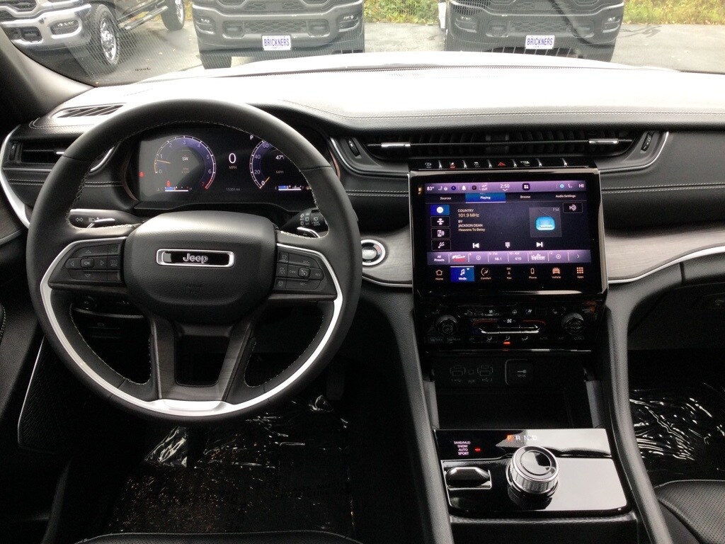 2024 Jeep Grand Cherokee Limited photo 3