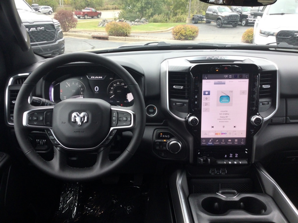 New 2026 Ram 1500 BIG HORN CREW CAB 4X4 5'7 BOX Pickup