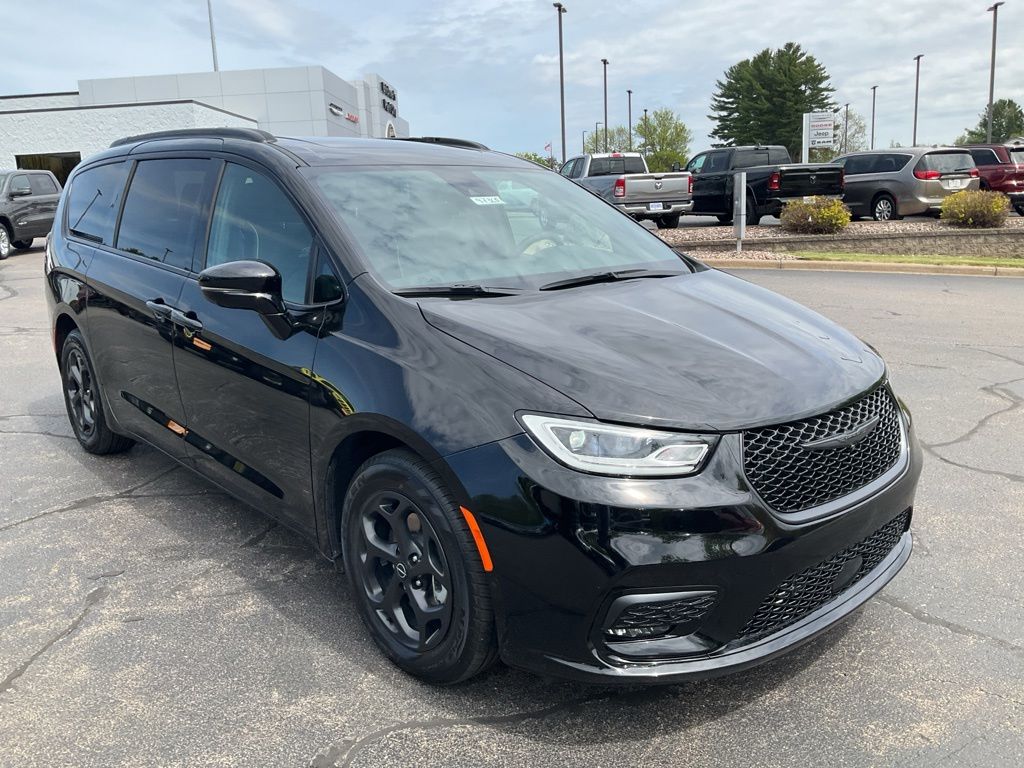 2026 Chrysler Pacifica Hybrid Select Premium S-Appearance PHEV's photo