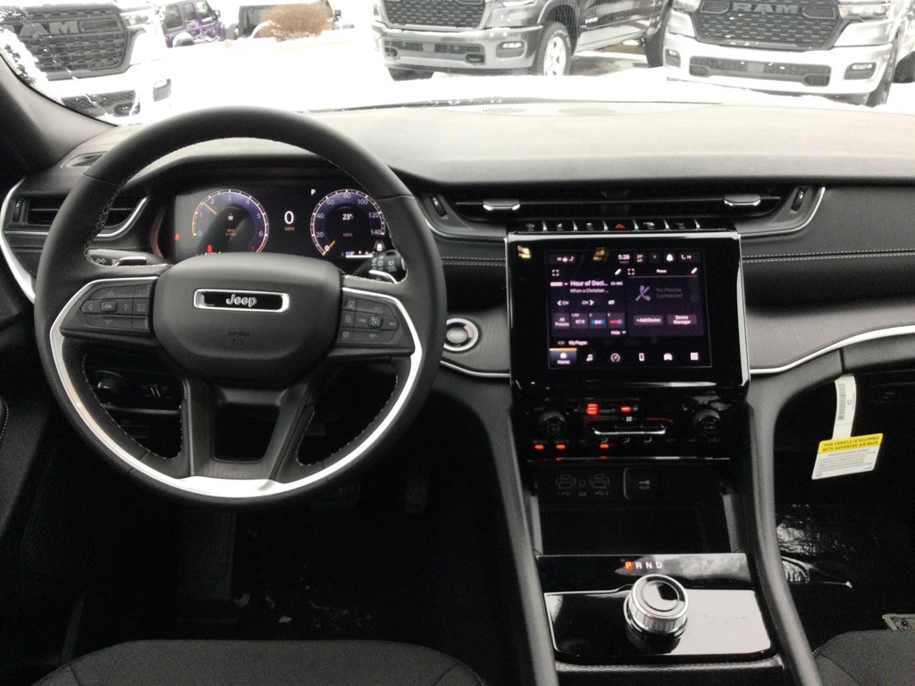 New 2025 Jeep Grand Cherokee LAREDO 4X4 Sport Utility