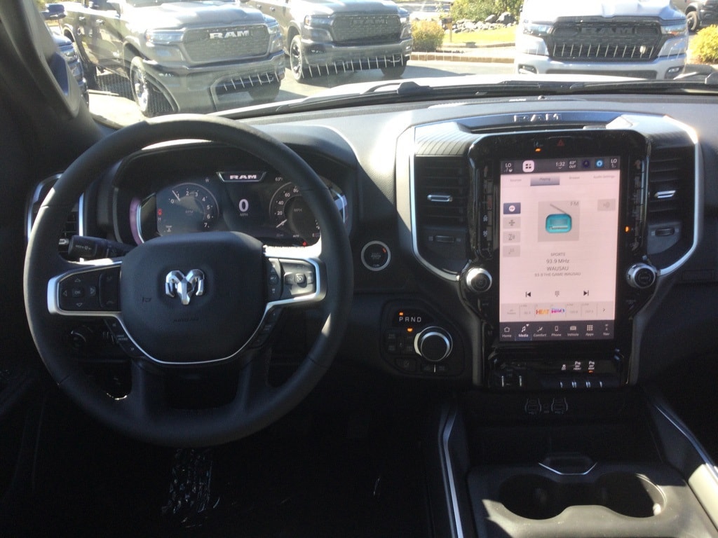 New 2026 Ram 1500 BIG HORN CREW CAB 4X4 5'7 BOX Pickup