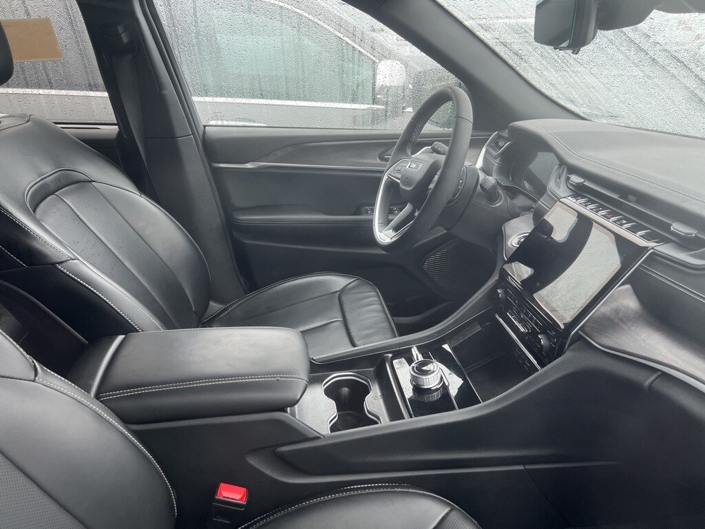 2024 Jeep Grand Cherokee Limited photo 2