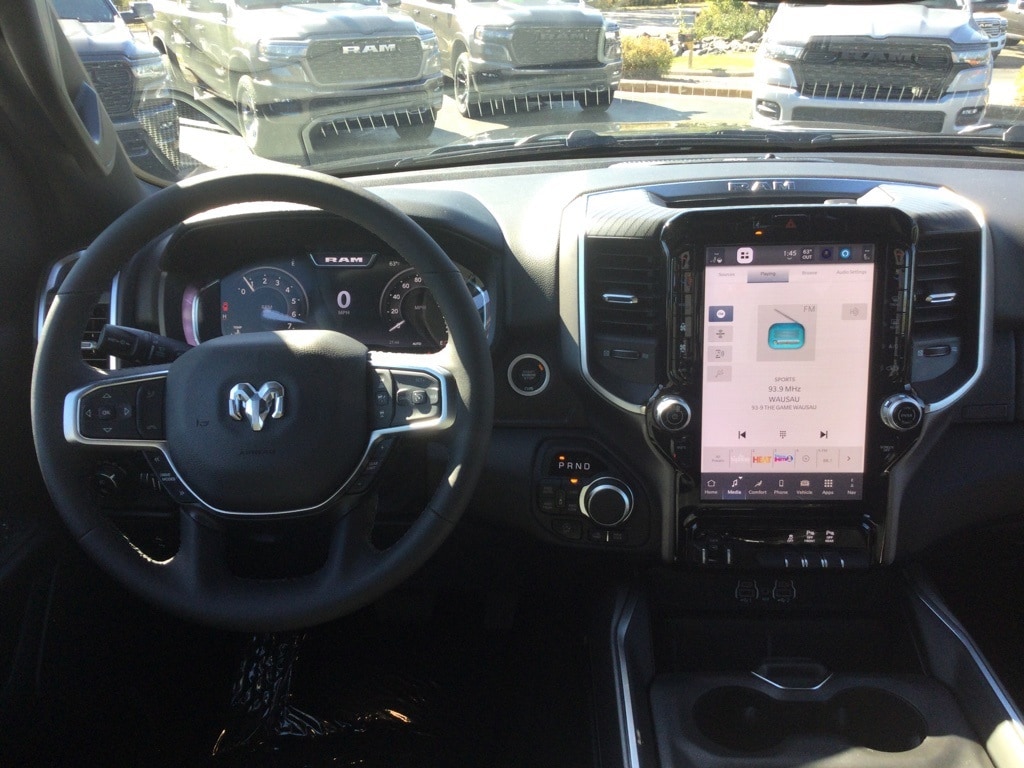 New 2026 Ram 1500 BIG HORN CREW CAB 4X4 5'7 BOX Pickup