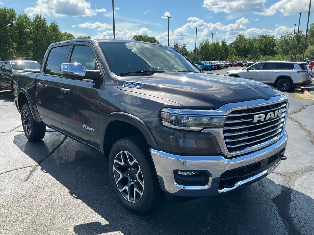 New 2026 Ram 1500 LARAMIE CREW CAB 4X4 5'7 BOX Pickup