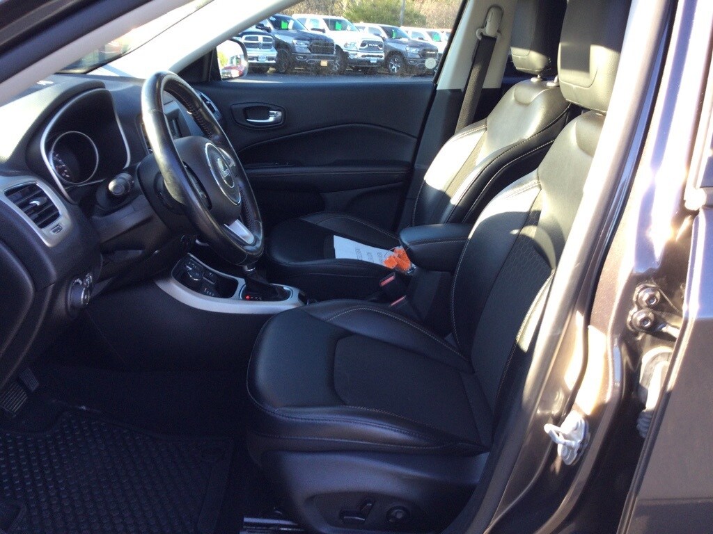 2020 Jeep Compass Latitude photo 2