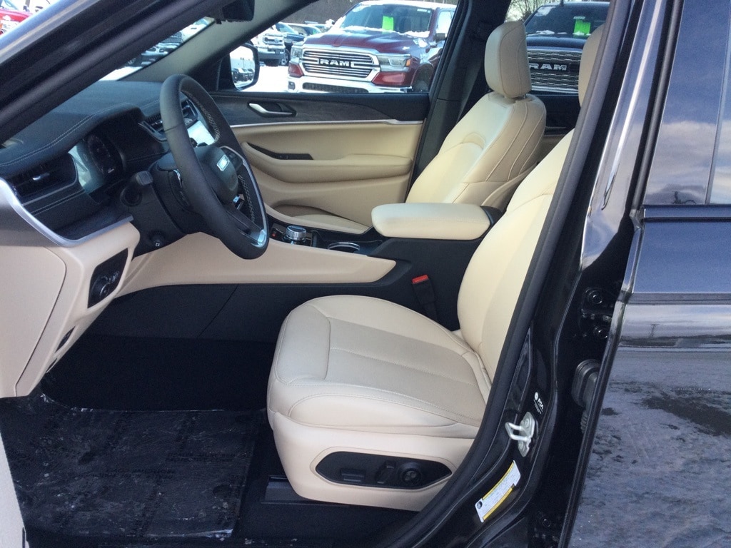 Used 2024 Jeep Grand Cherokee Limited SUV