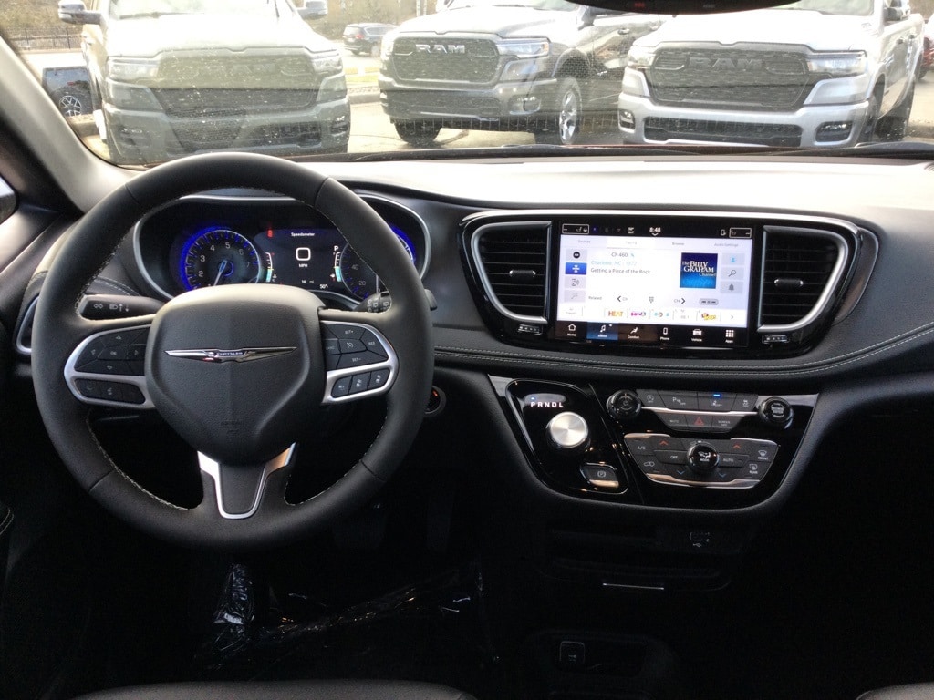 New 2026 Chrysler Pacifica SELECT AWD Passenger Van