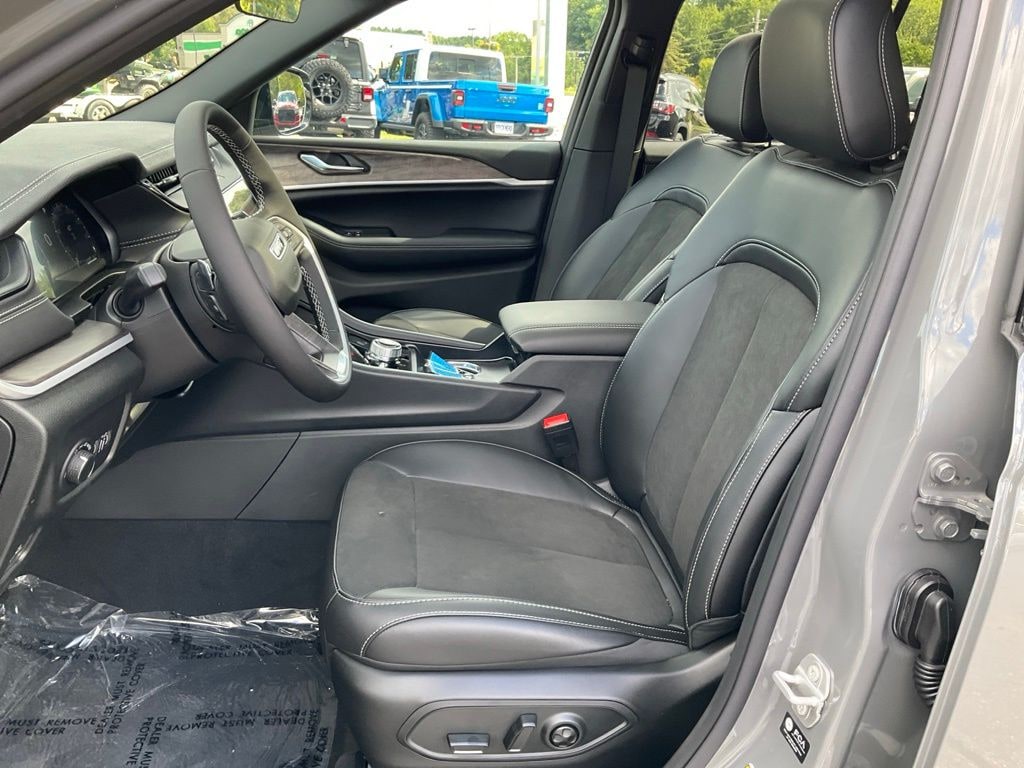 New 2027 Jeep Grand Cherokee Laredo Altitude Sport Utility