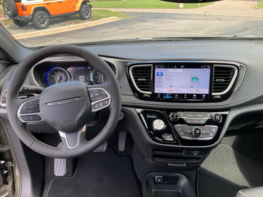 New 2027 Chrysler Pacifica SELECT Passenger Van