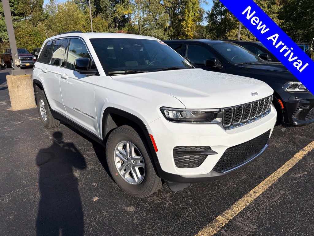 Used 2025 Jeep Grand Cherokee Laredo SUV