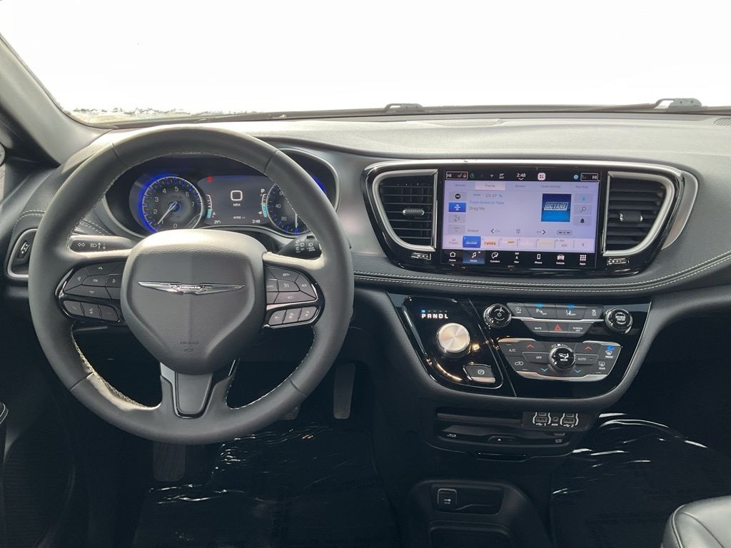 Used 2023 Chrysler Pacifica Touring L Minivan/Van