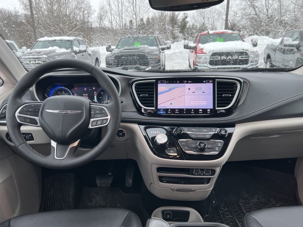 Used 2024 Chrysler Pacifica Touring L Minivan/Van