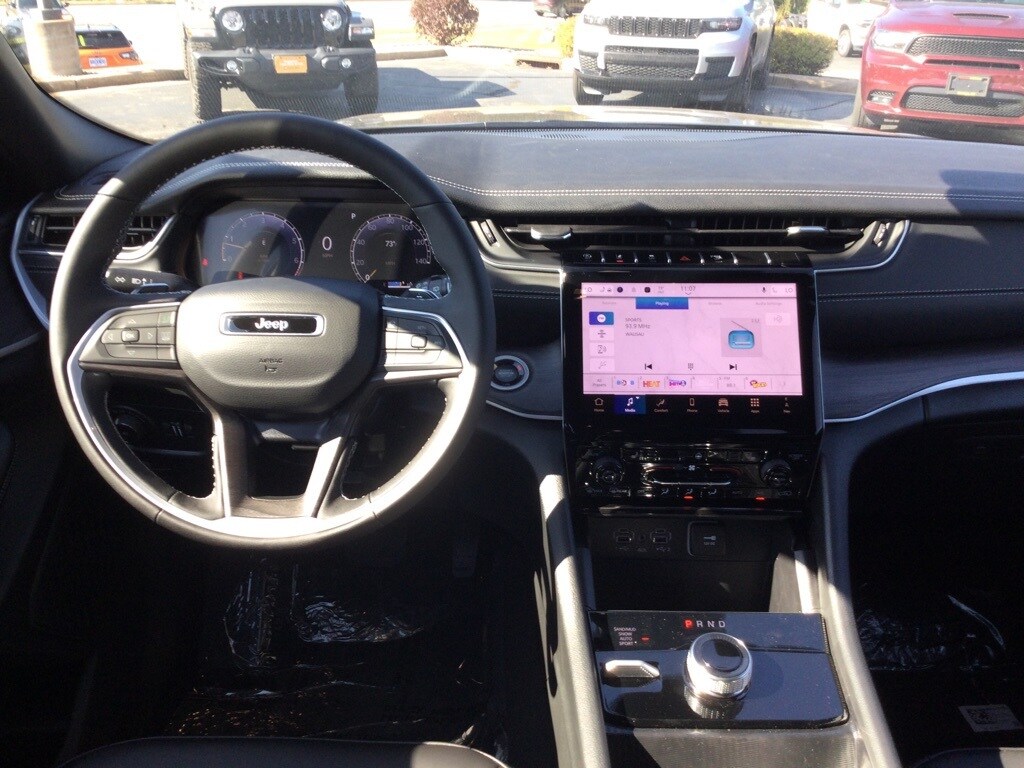 2025 Jeep Grand Cherokee Limited photo 3