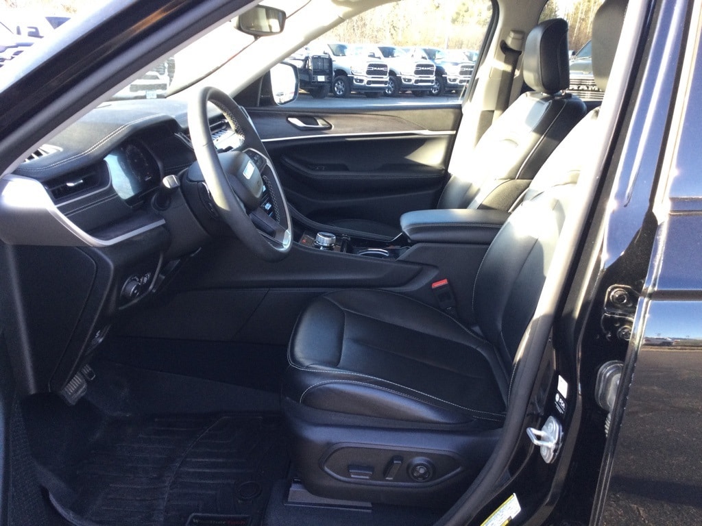 Used 2023 Jeep Grand Cherokee Limited SUV