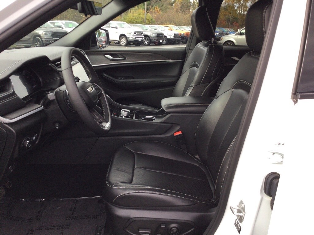 2024 Jeep Grand Cherokee Limited photo 2