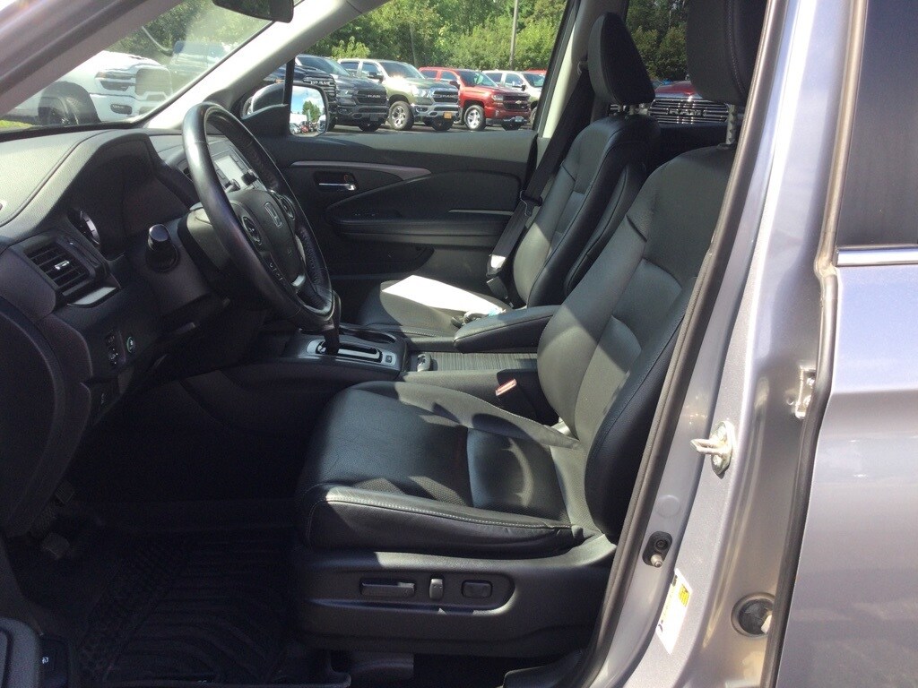 2017 Honda Ridgeline RTL photo 2