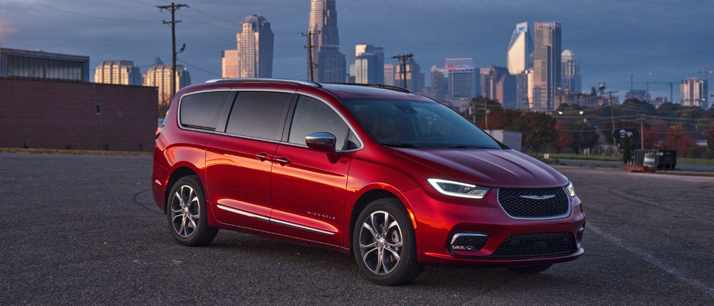 2026Chrysler-Pacifica-ExteriorInFrontOfCity