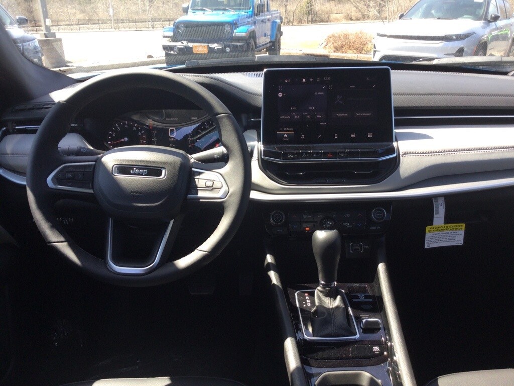2025 Jeep Compass Limited photo 3