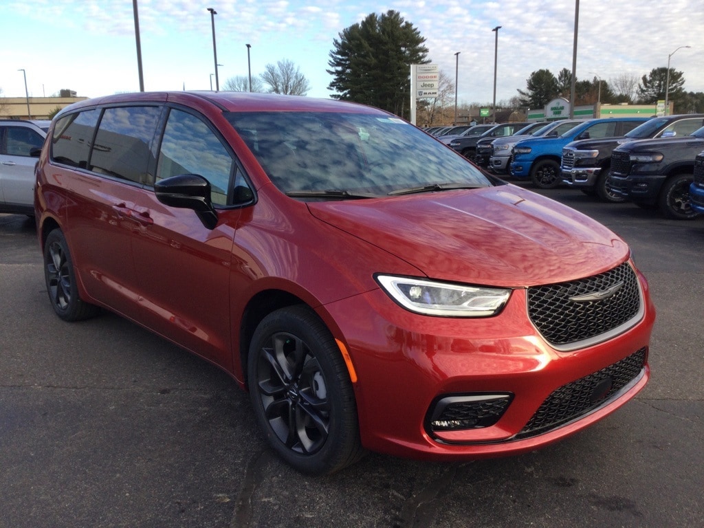 New 2026 Chrysler Pacifica SELECT AWD Passenger Van
