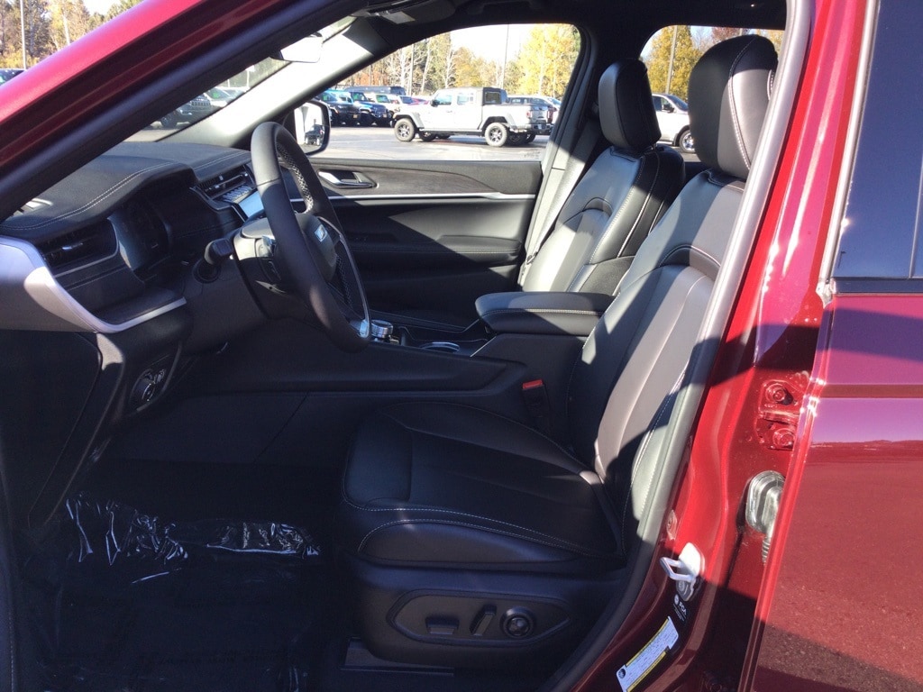 New 2025 Jeep Grand Cherokee LIMITED 4X4 Sport Utility