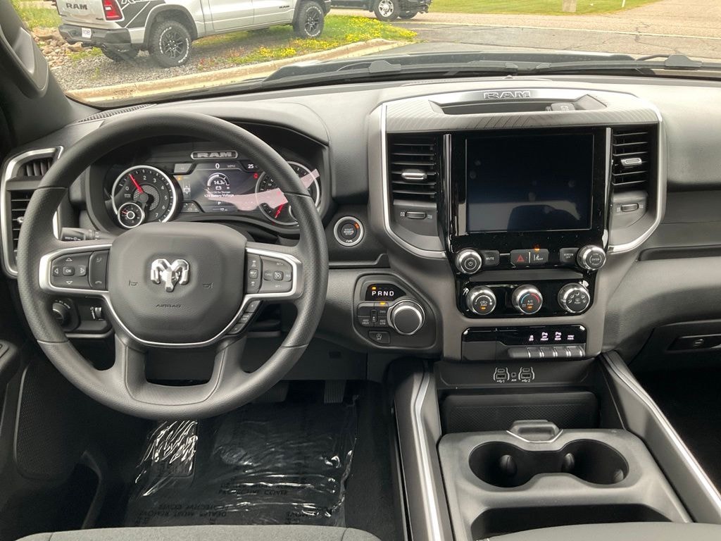 New 2026 Ram 1500 EXPRESS QUAD CAB 4X4 6'4 BOX Pickup