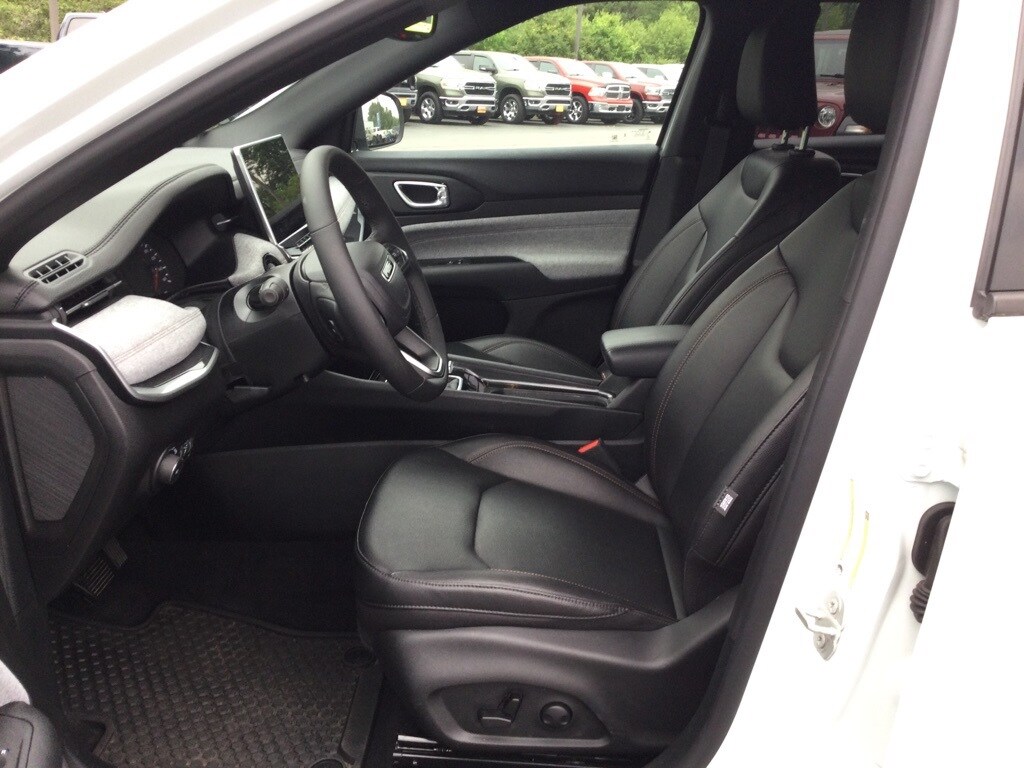 Certified 2024 Jeep Compass Latitude Lux with VIN 3C4NJDFN9RT141498 for sale in Merrill, WI