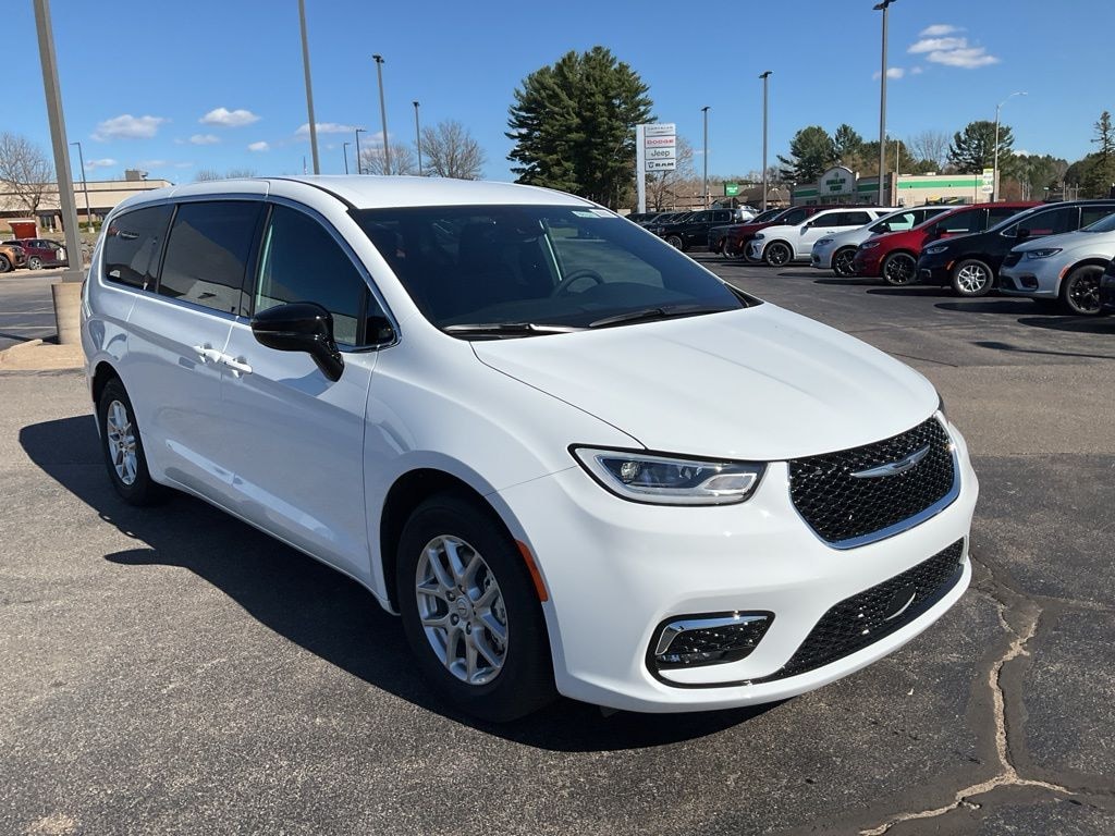 New 2026 Chrysler Pacifica SELECT Passenger Van